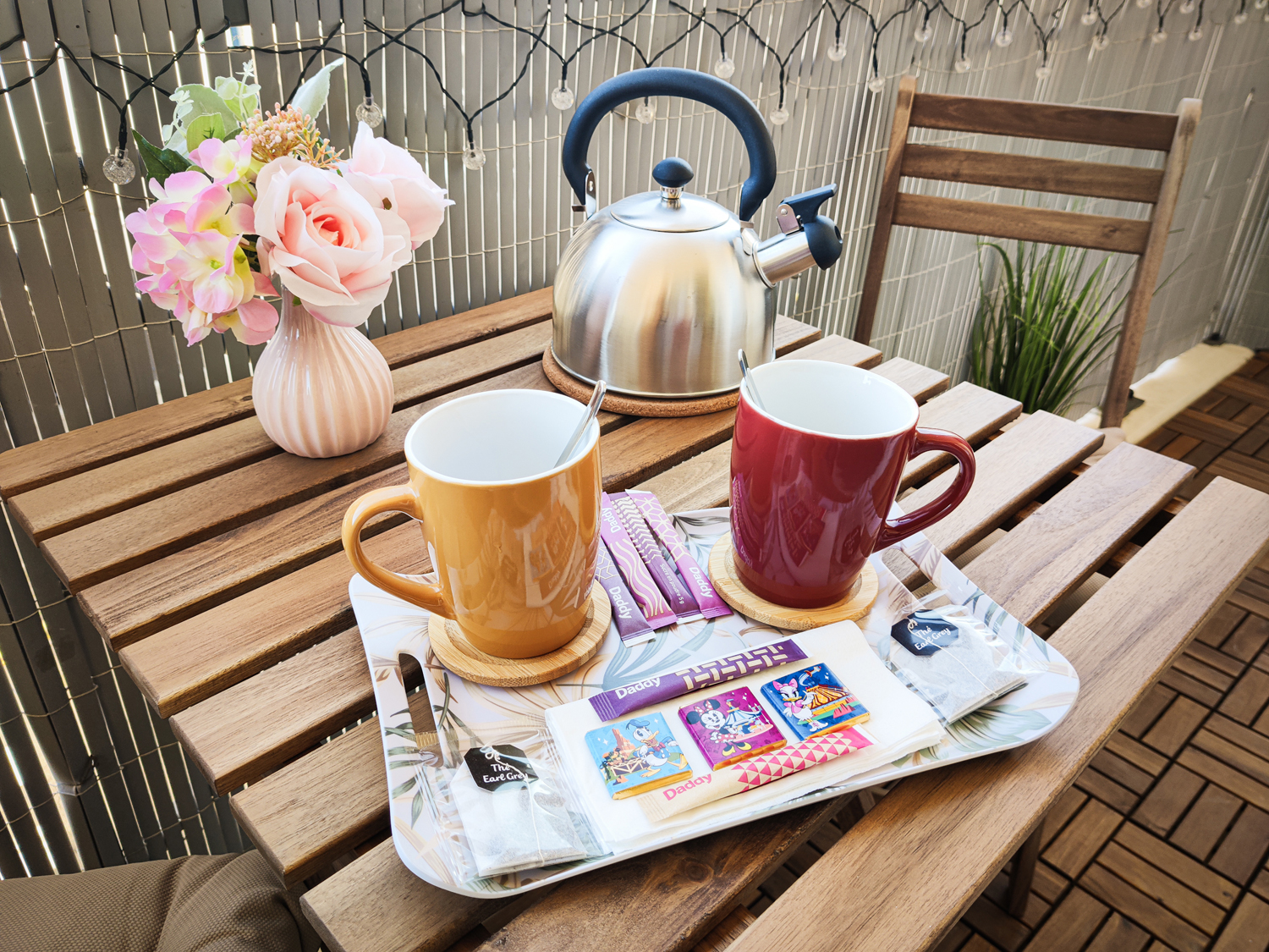 Petit-déjeuner sur la terrasse